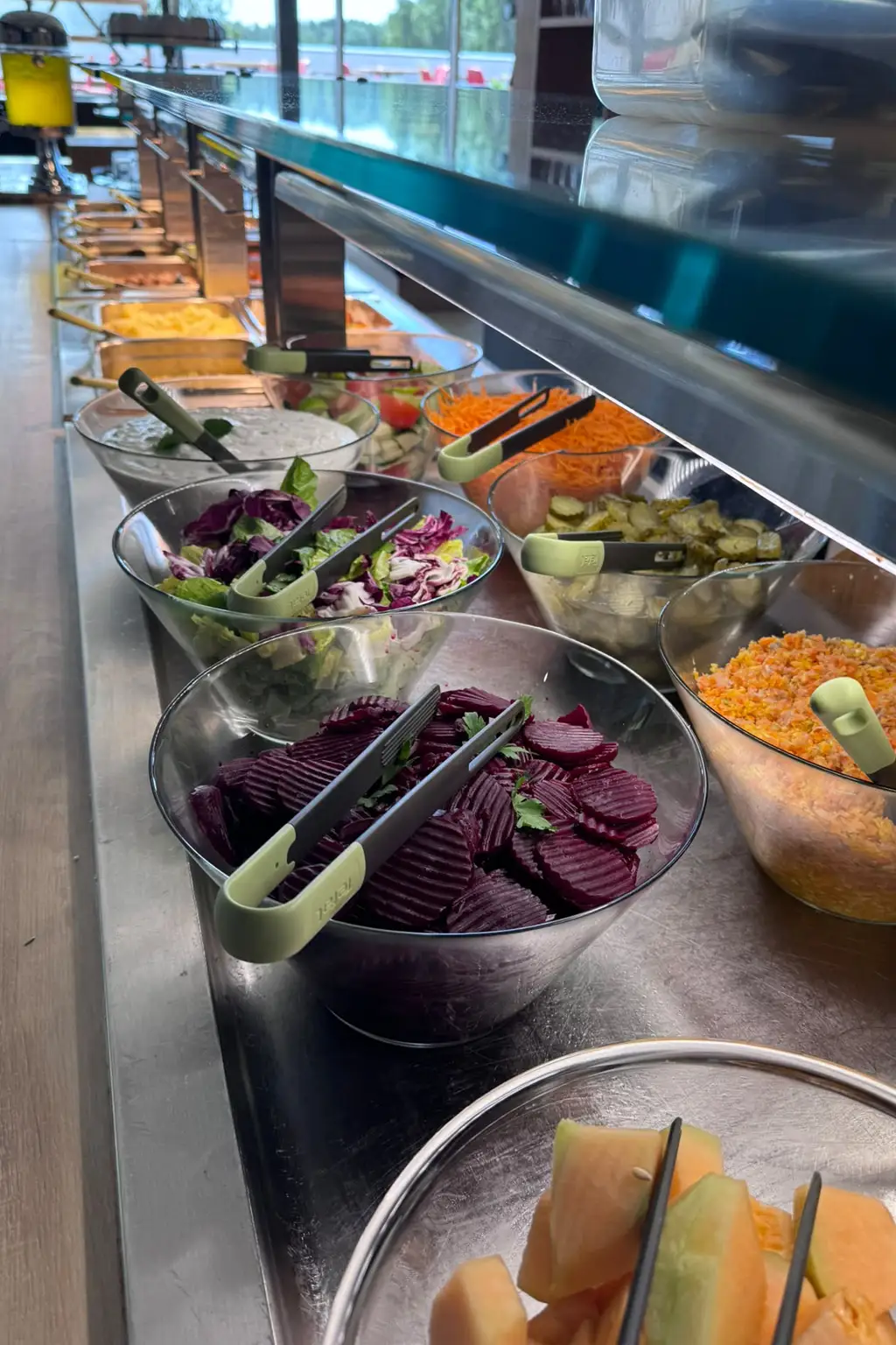 Saari Lotus lunch buffet